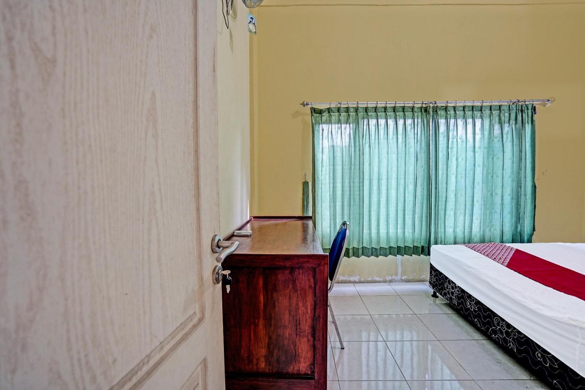 Hotel Oyo 91572 Kost Esklusif Barokah Pasuruan Exteriér fotografie