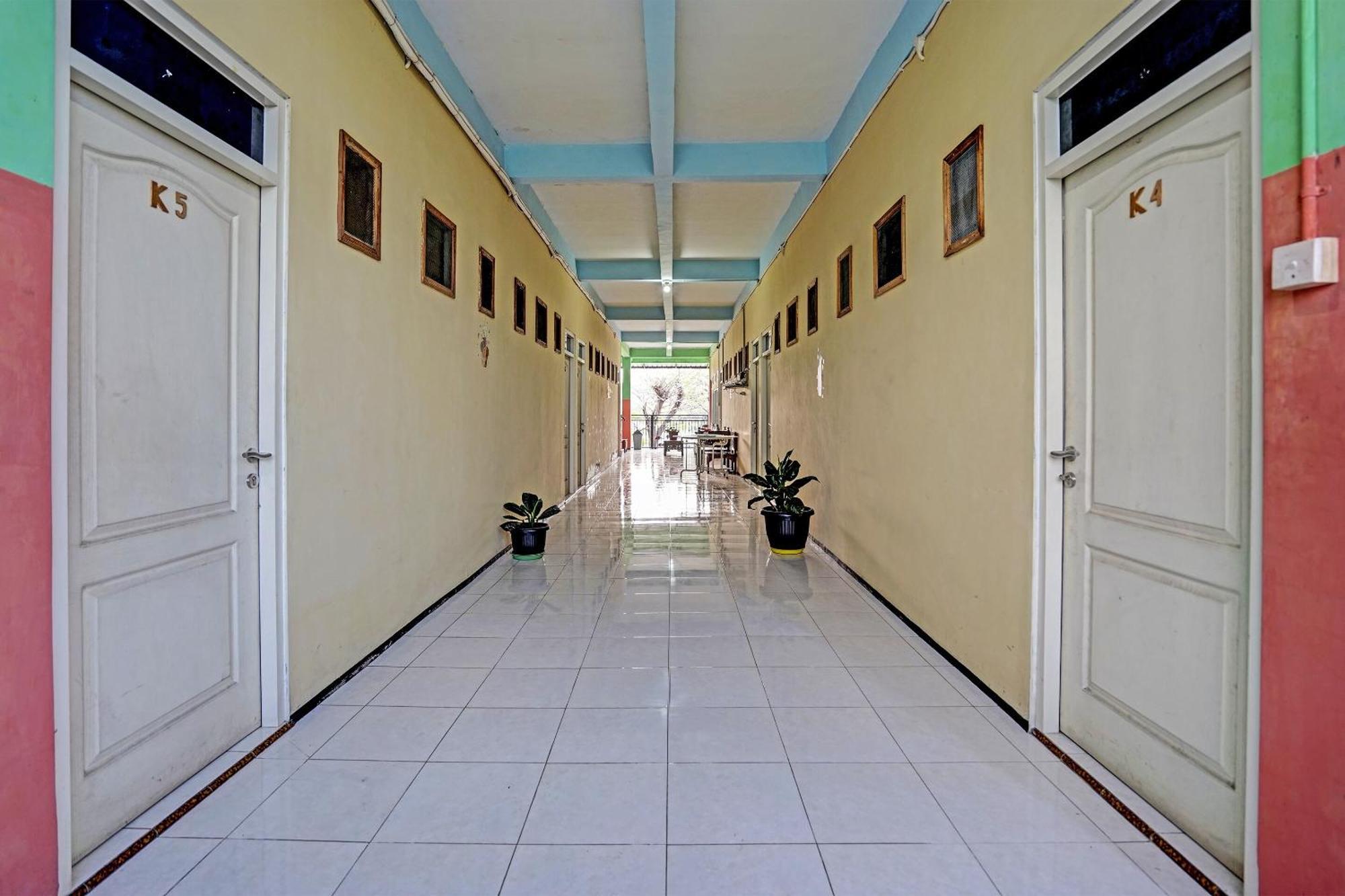 Hotel Oyo 91572 Kost Esklusif Barokah Pasuruan Exteriér fotografie