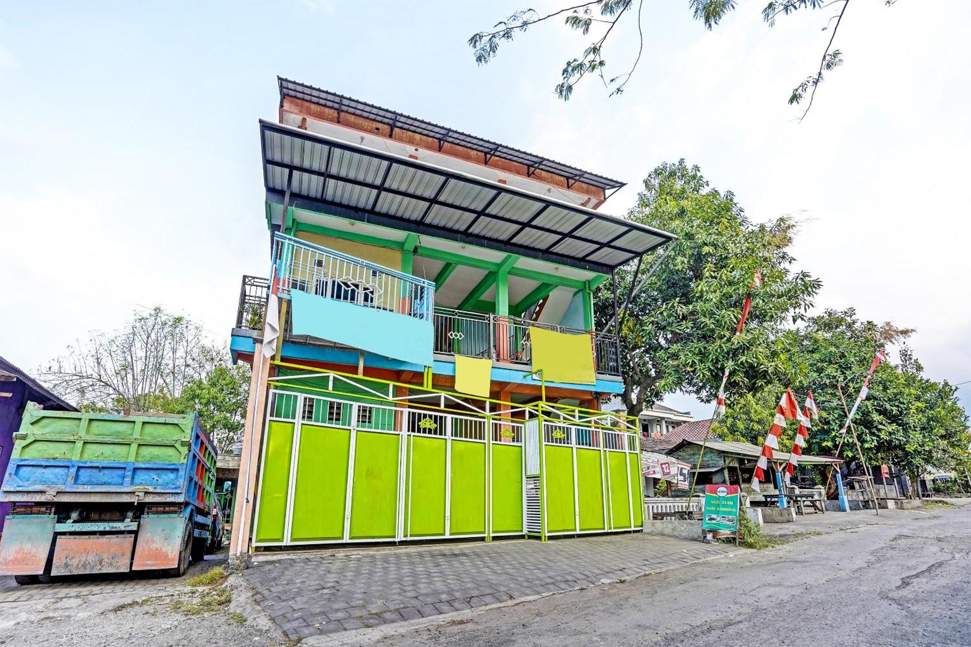 Hotel Oyo 91572 Kost Esklusif Barokah Pasuruan Exteriér fotografie